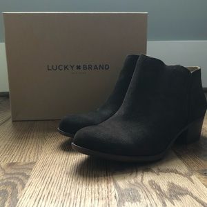 NWT Lucky Brand Brown Suede Like Booties